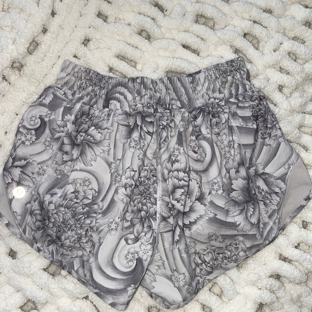 RARE lululemon shorts! Size 4, with 2.5 inseam